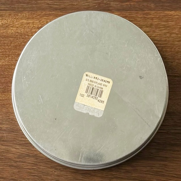 Williams Sonoma Snowflake Decorative Cutters - set of 5 - Picture 5 of 6